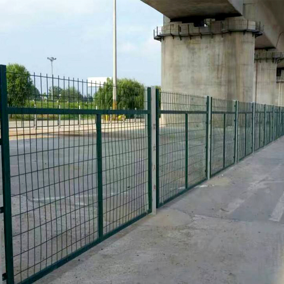 高速鐵路護欄網-防護柵欄8002圖片4 高速鐵路護欄網-防護柵欄8002圖片4