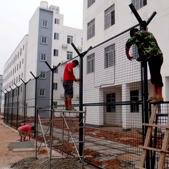 看守所警戒線隔離網 全封閉式監獄防護網廠家供應圖片1 看守所警戒線隔離網 全封閉式監獄防護網廠家供應圖片1