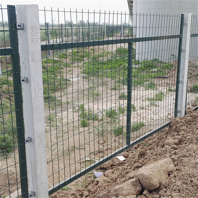 鐵路封閉網 鐵路圍欄網詳細介紹圖片1 鐵路封閉網 鐵路圍欄網詳細介紹圖片1