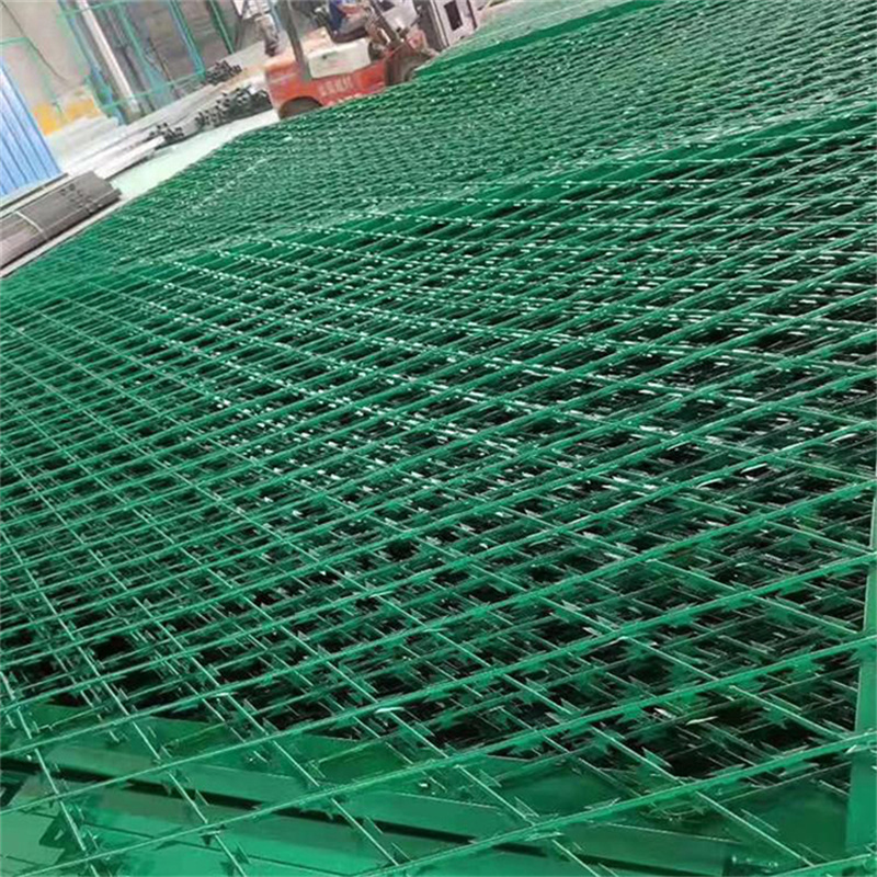 菱形焊接刀片刺網圖片1 菱形焊接刀片刺網圖片1