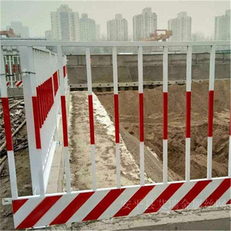 基坑臨邊防護欄桿圖片4 基坑臨邊防護欄桿圖片4