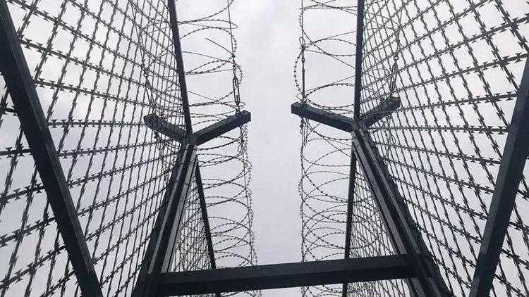 監(jiān)獄刀片鋼網(wǎng)墻圖片2 監(jiān)獄刀片鋼網(wǎng)墻圖片2