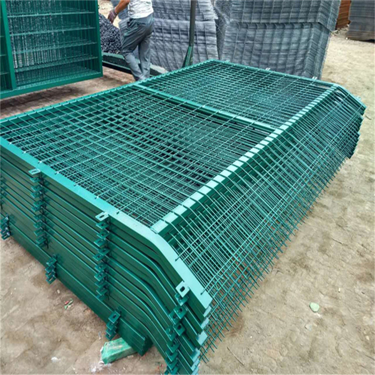 鐵路線路防護柵欄金屬網片圖片1 鐵路線路防護柵欄金屬網片圖片1