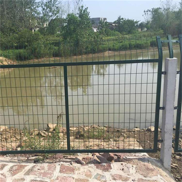 鐵路線路防護柵欄金屬網片圖片2 鐵路線路防護柵欄金屬網片圖片2