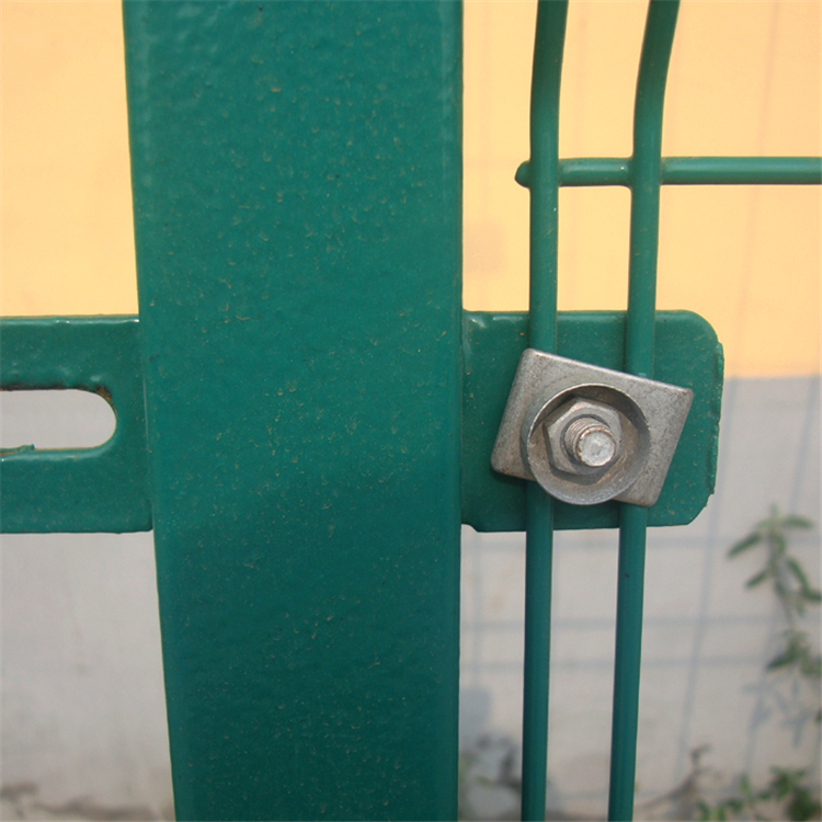 焊接網(wǎng)隔離柵圖片3 焊接網(wǎng)隔離柵圖片3