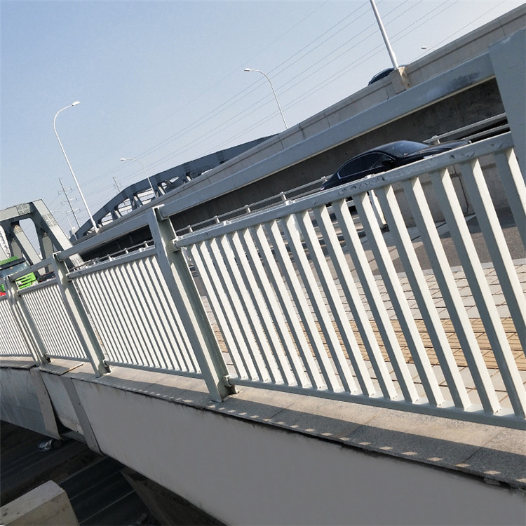 小區(qū)鋅鋼護(hù)欄圖片2 小區(qū)鋅鋼護(hù)欄圖片2