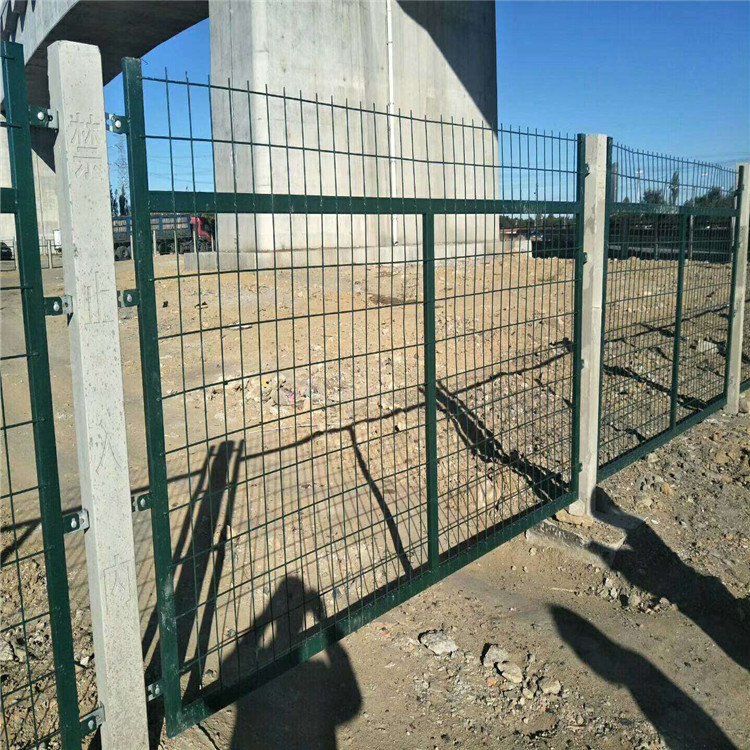 高鐵防護柵欄圖片4 高鐵防護柵欄圖片4