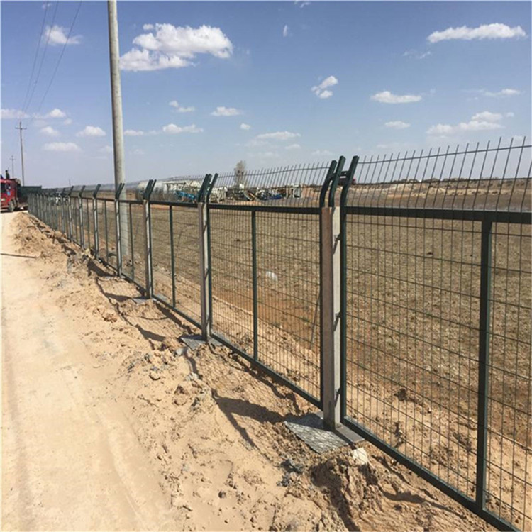 鐵路金屬柵欄網片圖片4 鐵路金屬柵欄網片圖片4