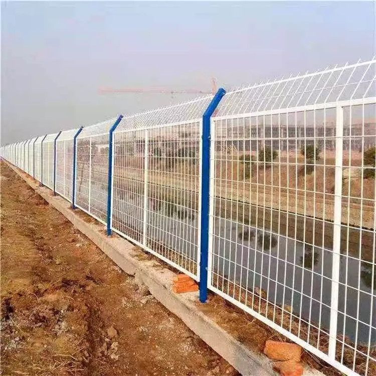 圍地金屬網護欄圖片1 圍地金屬網護欄圖片1