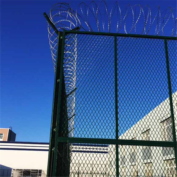警戒鋼絲網圍墻圖片4 警戒鋼絲網圍墻圖片4